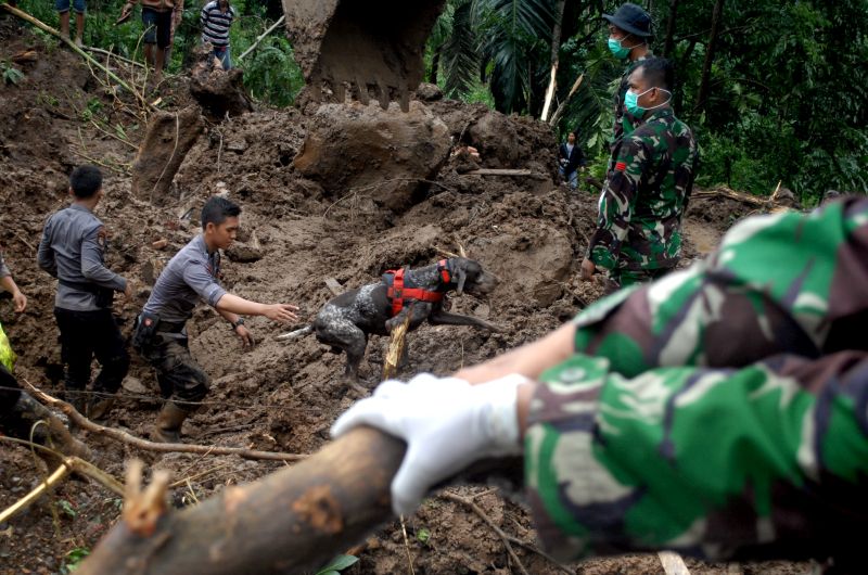 Bantuan Rp1 42 Miliar Disalurkan Pada Korban Bencana Sulsel