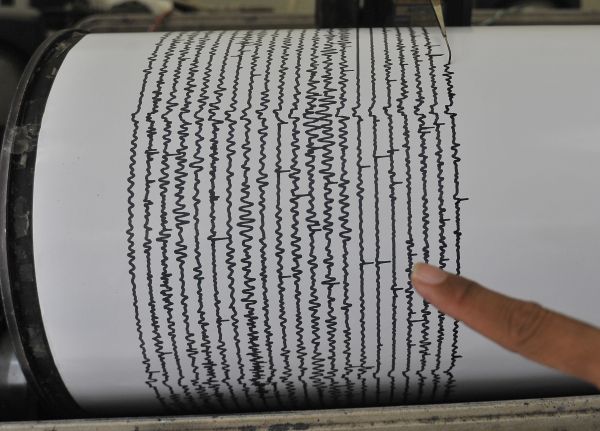 Gempa Magnitudo 6 8 Guncang Ambon Sejumlah Bangunan Rusak