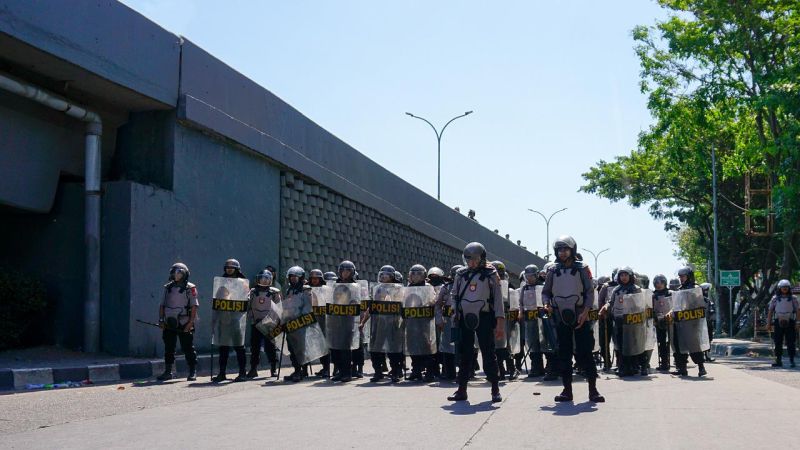 Polda Metro Jaya Kerahkan Amankan Demo Buruh Di Gbk