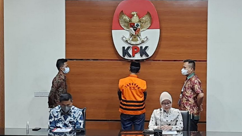 Kasus Korupsi Eks Walkot Ambon Kpk Tahan Pegawai Alfamidi