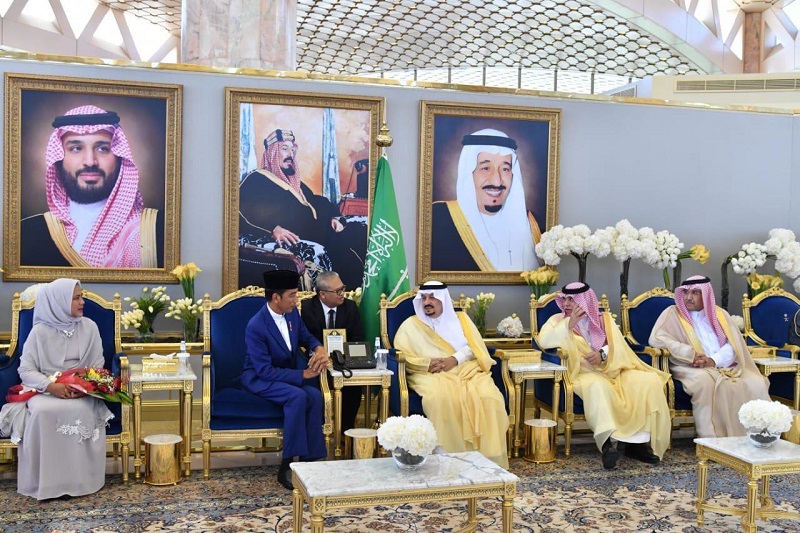dijamu di istana pribadi jokowi raja salman sepakat kerja sama