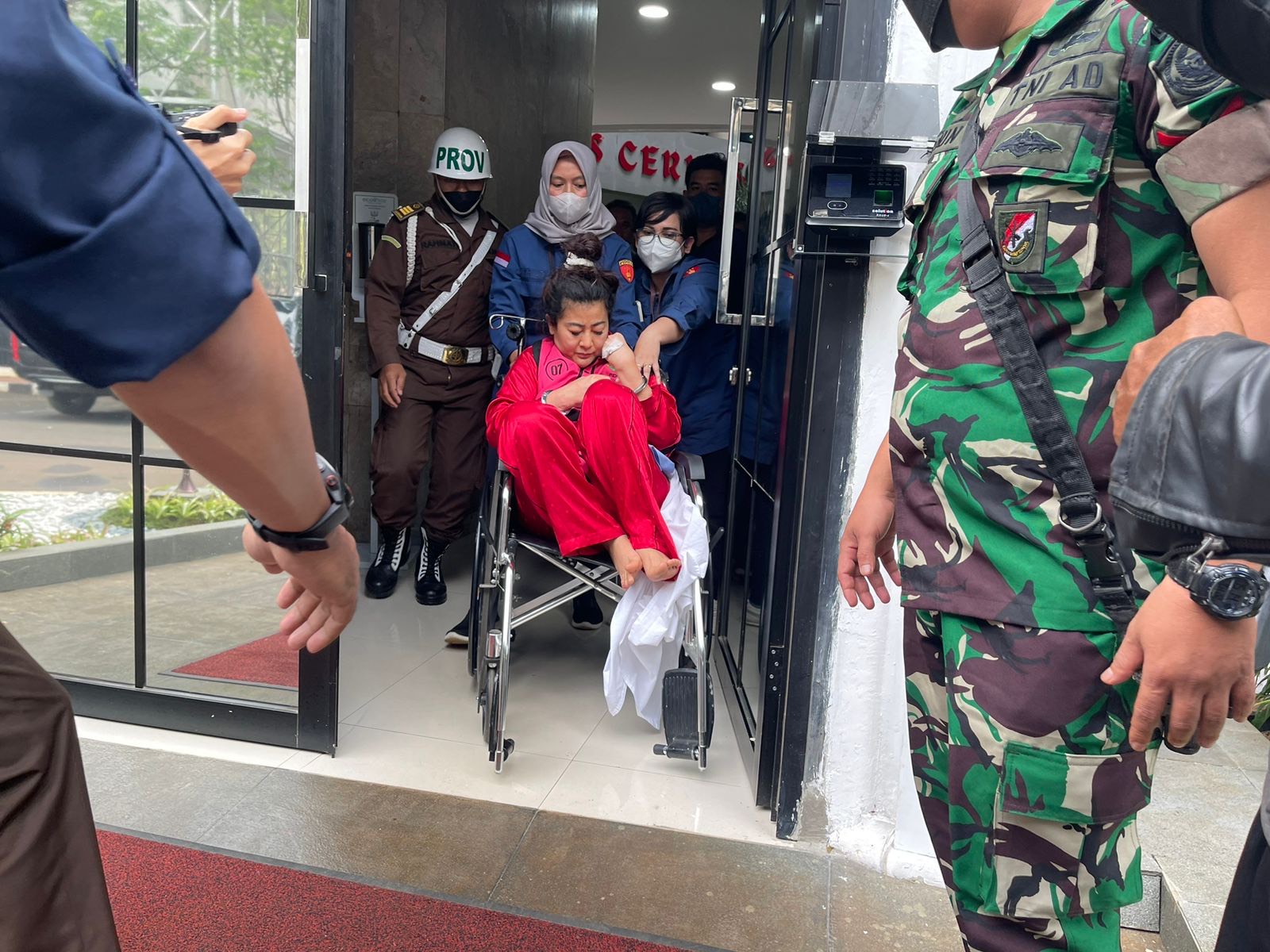 Kejagung tetapkan Hasnaeni 'Wanita Emas' tersangka korupsi