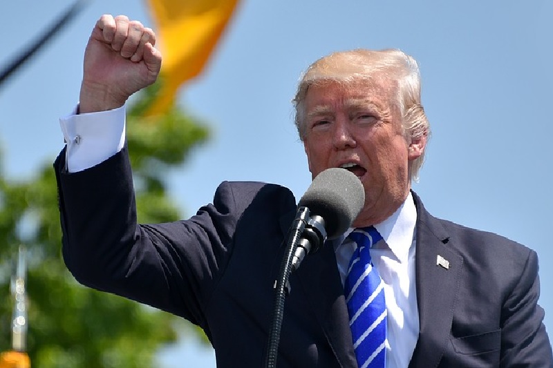 Trump ancam lanjutkan operasi militer jika negosiasi dengan Iran buntu