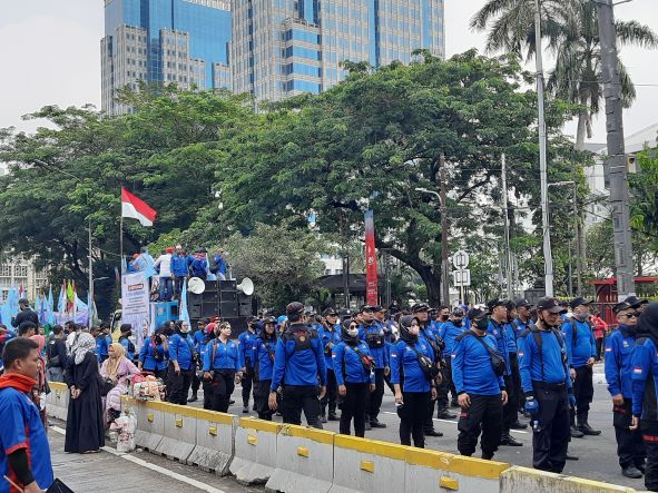 Ratusan Buruh Demo Tolak Kenaikan Bbm Di Patung Kuda Arjuna