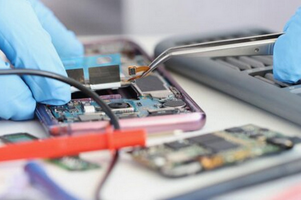 Teknologi semikonduktor dan desain chip di laboratorium penelitian