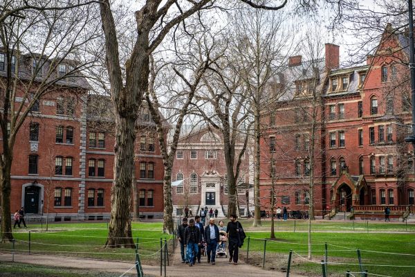 Pemerintahan Trump cabut izin Harvard untuk terima mahasiswa internasional