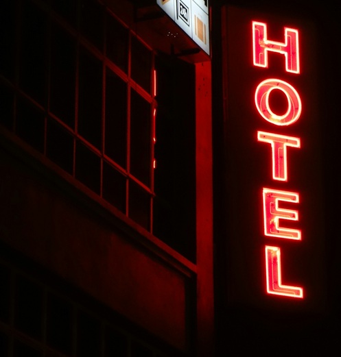 Industri hotel "berdarah-darah": Hotel dijual, badai PHK membayangi
