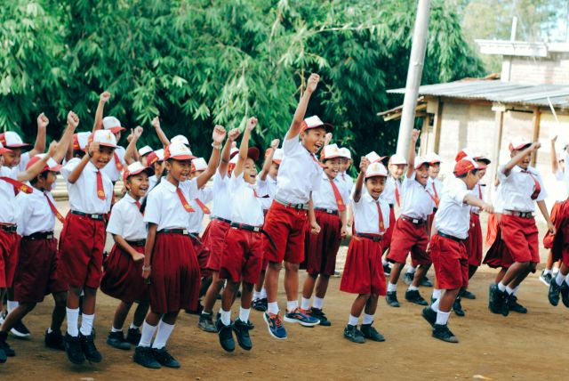 Apakah baik menyeragamkan siswa masuk sekolah pukul 6 pagi?