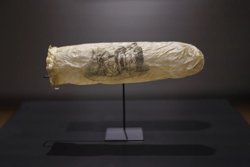 Kondom tertua dan cerita di baliknya: Dari usus domba ke etalase museum