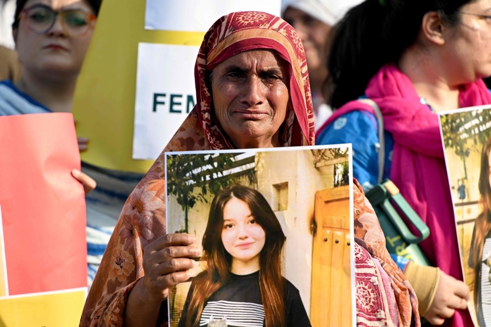 Wanita Pakistan tak aman terkenal di online