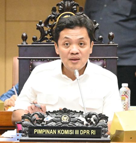 DPR buka ruang masukan revisi KUHAP via WA dan video call