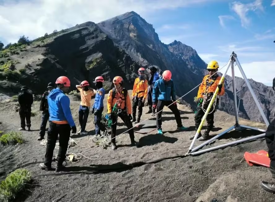 Pemerintah Brasil pun pantau langsung penyelamatan warganya yang jatuh di Rinjani