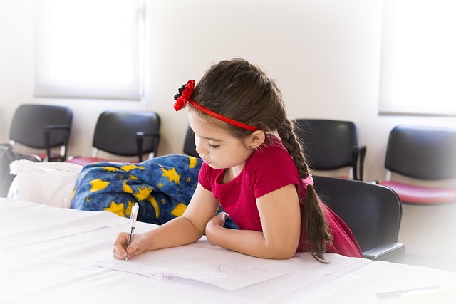 Tips menangani anak yang masih suka bicara seperti balita