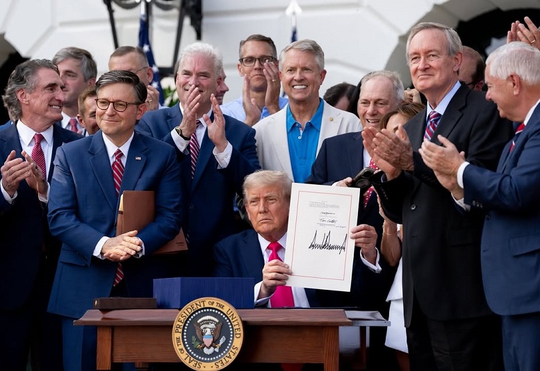 Saat RI mempertaruhkan data pribadi di meja perundingan Trump