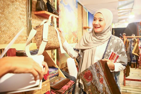 62 pelaku UMKM Jateng ikuti pameran Dekranasda Expo 2025, transaksinya tembus Rp452 juta