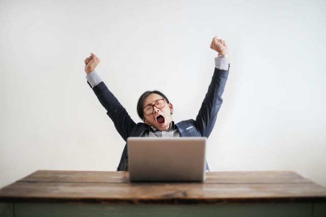 6 cara mengusir rasa kantuk di kantor