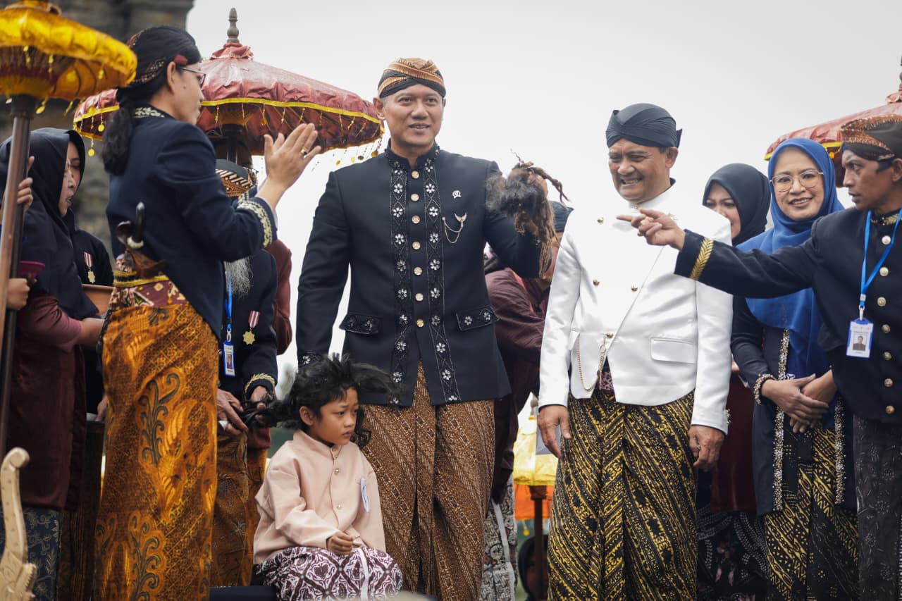 Ahmad Luthfi dan AHY ikut cukur rambut gimbal, tradisi yang perlu dilestarikan