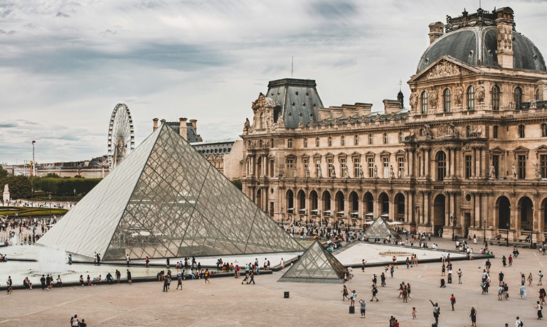 Louvre dan pencurian karya seni terbesar sepanjang sejarah