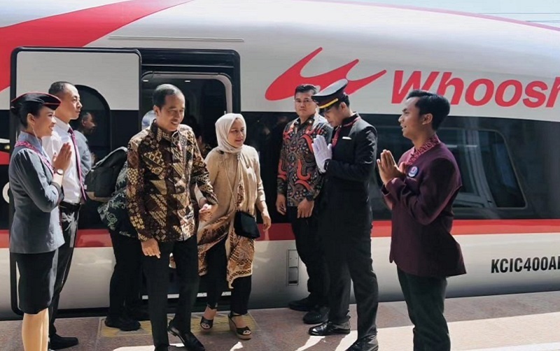 Mungkinkah Jokowi dijerat skandal Whoosh?