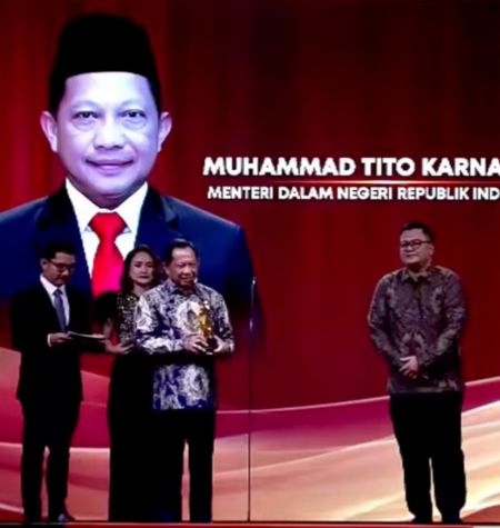 Garuda TV anugerahkan penghargaan teladan bidang pemerintahan dalam negeri untuk Tito Karnavian