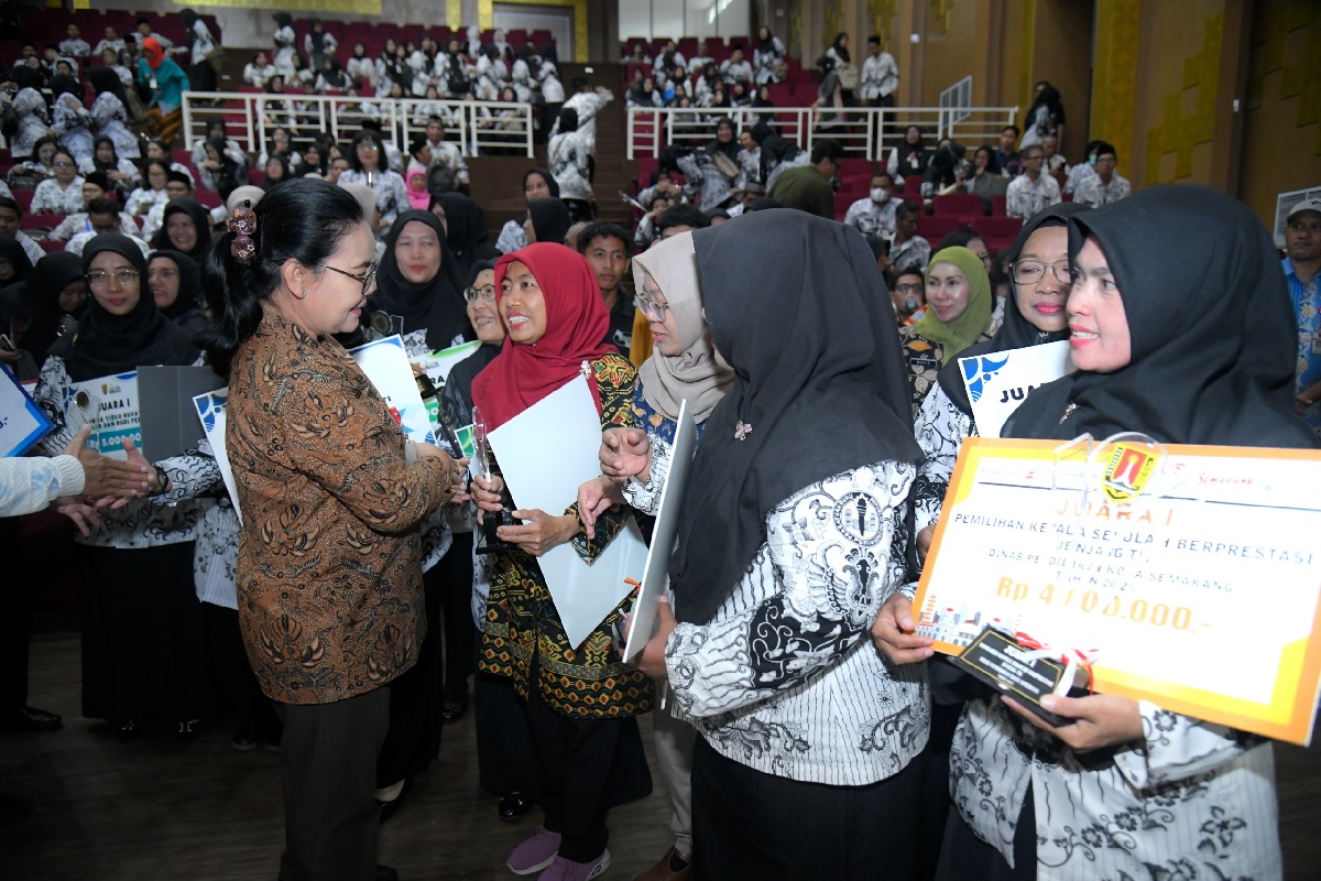 Wali Kota Semarang tegaskan guru sebagai pertahanan masa depan generasi bangsa