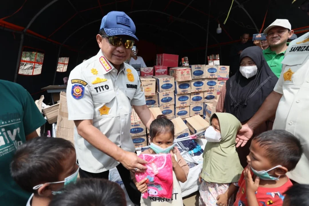 Tito tinjau sekolah terdampak banjir di Tapteng, targetkan belajar segera normal