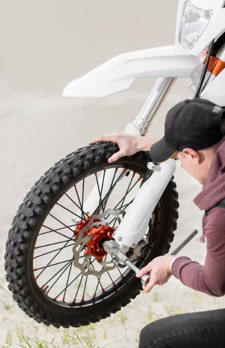 Tips merawat ban motor agar awet dan tidak cepat botak