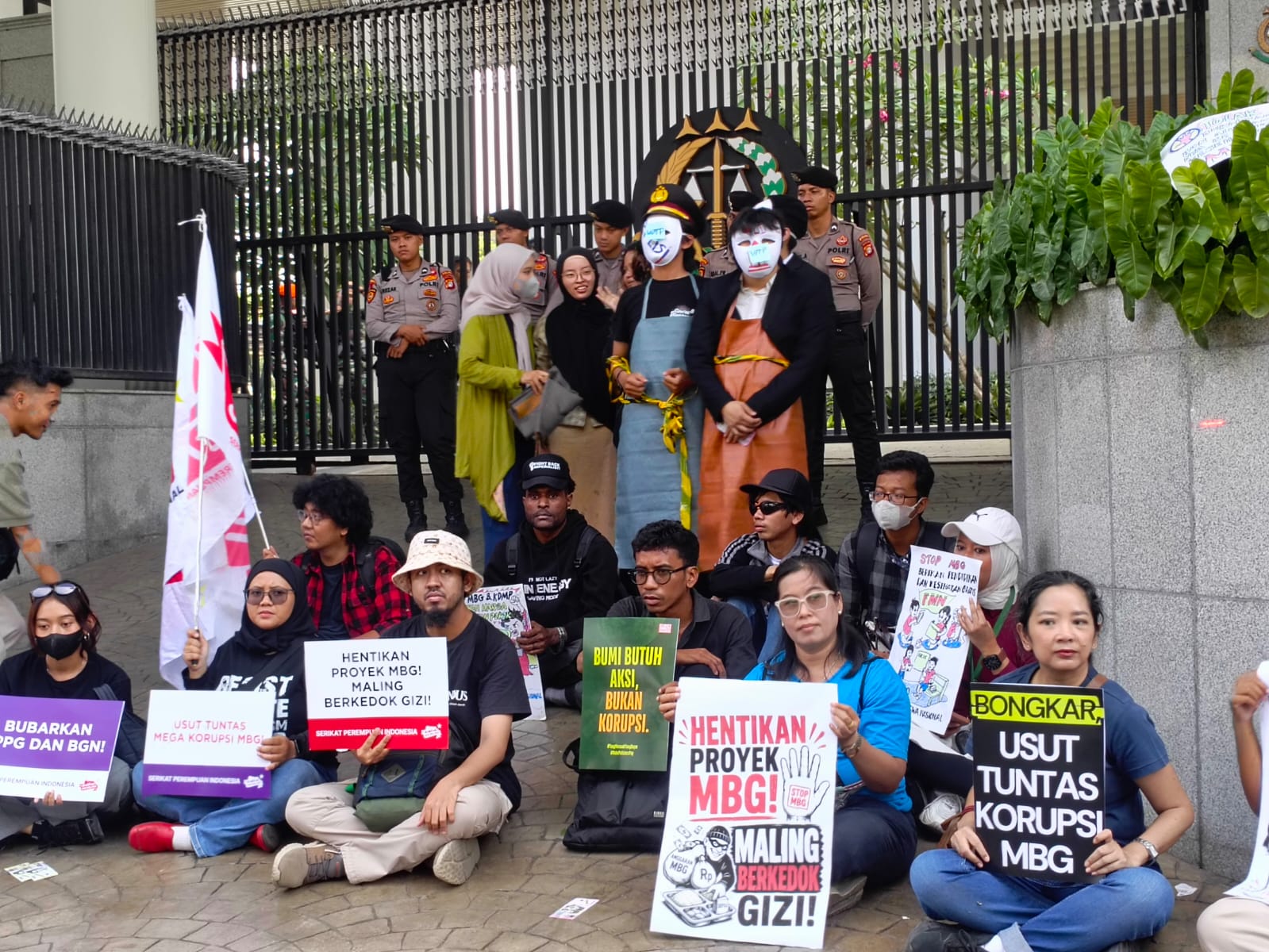 Koalisi MBG Watch desak pemerintah hentikan program MBG, usut dugaan korupsi hingga alihkan anggaran
