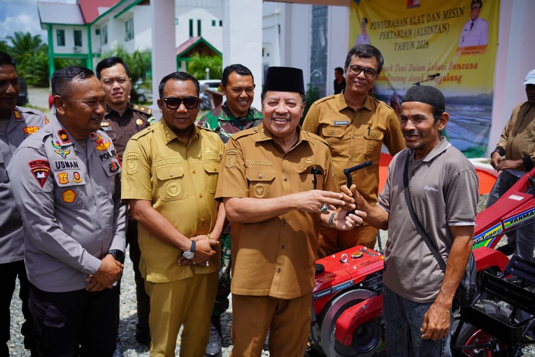 Pemkab Nagan Raya jalin kerja sama swakelola dan salurkan alsintan
