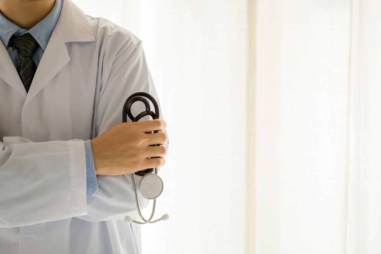 Dokter di Bandung cabuli anak sendiri, korban derita gonore