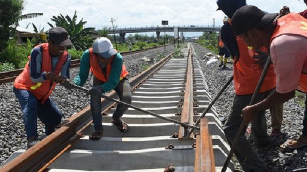 jalur kereta api dwiganda atau double double track ddt